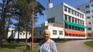 Viri Teppo-Pärnä är mycket lättad över beskedet. Viri Teppo-Pärnä utanför sanatoriet.