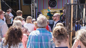 Frida Sigfrids är glad över att ha fått höra svenska Centerpartiets partiledare, Annie Lööf, tala under Almedalsveckan. Så här såg det ut när Lööf uppträdde i Almedalen år 2015. Centerpartiets ordförande Annie Lööf intervjuas under Almedalsveckan 2015.