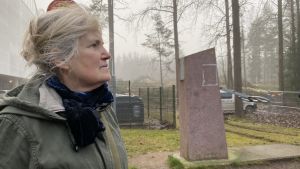 "Jag tycker det är fel att fälla skogen", säger Viveka Backström. Äldre kvinna.