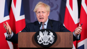 Boris Johnson höll presskonferens efter att avtalet var färdigskrivet. Boris Johnson under en presskonferens efter att EU och Storbritannien kommit överens om ett brexitavtal den 24 december 2020.