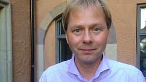 Anders Lindberg anser att man inte kan "utreda bort" en politisk fråga Anders Lindberg, journalist på Aftonbladet
