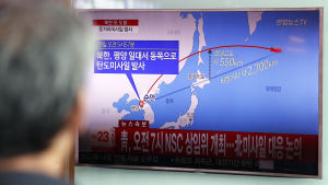 Nordkoreanska missiler har uppvisat allt större räckvidd, och oroar både Japan, Sydkorea och områden i Stilla havet med amerikanska baser. Sydkoreansk tv visade i natt hur den förmodade medeldistansmissilen flög över Japan