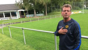 Roger jobbar för Würselens fotbollsklubb. Roger är den lokala fotbollsklubbens vaktmästare.