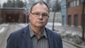 Överläkare Alo Jüriloo har jobbat på Psykiatriska sjukhuset för fångar i 16 års tid. Alo Jüriloo, ylilääkäri, psykiatrisen vankisairaalan Vantaan yksikkö