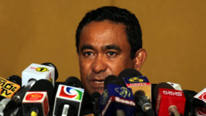 Arkivbild på den sittande presidenten Abdulla Yameen. Maldivernas president Abdulla Yameen anklagar Högsta domstolen för att äventyra landets säskerhet