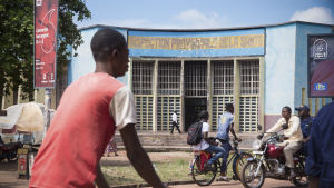Hälsovårdscentret i Mbandaka där man gör den första diagnosen av misstänkta ebolafall Hälsovårdscentret i Mbandaka där man gör den första diagnosen av misstänkta ebolafall