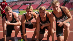 Lauri Tuomilehto (t.v.), Willem Kajander, Victor Fagerholm och Viktor Kantele försvarar segern. Lauri Tuomilehto, Willem Kajander, Victor Fagerholm och Viktor Kantele firar stafett-FM-guld.
