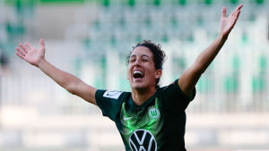 Den dubbla Bundesligamästaren Claudia Neto gjorde hattrick då Portugal skickade ut Finland ur det senaste EM-kvalet. Ska hon ställa till med problem igen? Claudia Neto firar ett mål.
