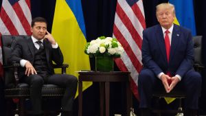 Zelenskyj mötte USA:s president Donald Trump i samband med FN:s generalförsamling i september 2019, då Ukraina nyss blivit indraget i de anklagelser som ledde till riksrättsprocessen mot Trump. Zelenskyj mötte USA:s president Donald Trump i samband med FN:s generalförsamling i september 2019, då Ukraina nyss blivit indraget i de anklagelser som ledde till riksrättsprocessen mot Trump.