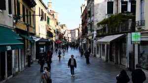 Populära turistmål som Venedig välkomnar utländska turister i sommar när Italien öppnar upp försiktigt. Populära turistmål som Venedig välkomnar utländska turister i sommar när Italien öppnar upp försiktigt.