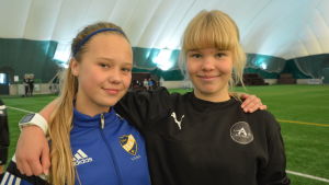 Tilde Berts och Viivi Suutarinen. Tilde Berts och Viivi Suutarinen från Vasa IFK deltog i Eija Feodoroffs läger i Vasa.