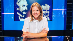 Sonja Kailasaari, känd från bl.a. tv-programmet Efter Nio, är enväldig domare och programledare. Sonja Kailassaari, domare i frågesporten Vem, vad, när på Yle Teema & Fem