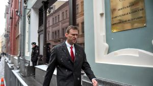 Aleksej Navalnyj på väg till valkommissionens högkvarter i Moskva 25.12.2017. Navalnyj på väg till valkommissionens högkvarter i Moskva på måndagen 25.12.2017.