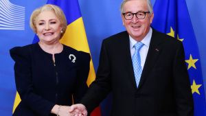 Rumäniens premiärminister Viorica Dancila träffade kommissionsordförande Jean-Claude Juncker i början av december. Sedermera har Juncker ifrågasatt Rumäniens beredskap att ta över ordförandeskapet. Rumäniens premiärinister Viorica Dancila träffade EU-kommissionens ordförande Jean-Claude Juncker i början av december. Sedermera har Juncker uttryck misstankar om att Rumänien inte är färdigt att ta över som EU-ordförande.