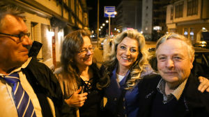 Ritva "Kike" Elomaa firade valsegern på partiets valvaka i Åbo. Sannfinländarnas valvaka i Åbo 2019.