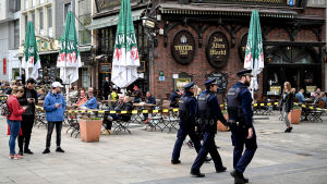 Polisen patrullerar i centrum av Dortmund medan matchen pågår. Polisen patrullerar i centrum av Dortmund medan matchen Borussia Dortmund–Schalke 04 pågår.