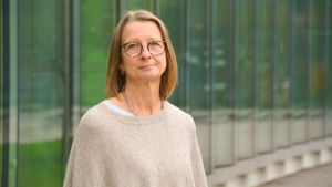 Modersmålslärare Maria Tallberg oroar sig över utebliven läsglädje bland nior. En kvinna.