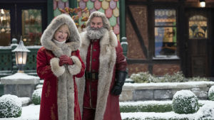 Goldie Hawn som tomtemor och Kurt Russell som tomtefar i filmen "The Christmas Chronicles 2". På bilden syns Goldie Hawn som tomtemor och Kurt Russell som tomtefar i filmen The Christmas Chronicles 2.