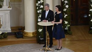 Kvällens värdpar, president Sauli Niinistö och fru Jenni Haukio. Sauli Niinistö och Jenni Haukio.