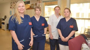 Emilia Fyrqvist, Matilda Tallroth, Maria Mäntynen och Linnéa Löfström studerar till närvårdare på Axxell, men gör sista årets utbildning på Villa Anemone i Karis. Emilia Fyrqvist, Matilda Tallroth, Maria Mäntynen och Linnéa Löfström studerar till närvårdare på Axxell, men gör sista årets utbildning på Villa Anemone i Karis.
