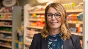 Charlotta Sandler är farmaceutisk chef vid Apotekarförbundet. Apteekkariliiton Charlotta Sandler.