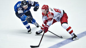 Mikkel Bödker och Danmark möter Finland i gruppspelet även i år. Mikkel Bödker i matchen Danmark-Finland.