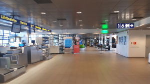 Karleby-Jakobstad flygplats var nästan folktom på onsdag eftermiddag. Karleby-Jakobstad flygplats.