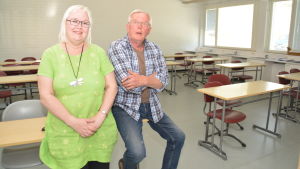 Rektor Katri Konttinen och Eero Koli som är ordförande för Hem och skola vid Karjaan yhteiskoulu. Karjaan yhteiskoulus rektor Katri Konttinen och Hem och skolas ordförande Eero Koli.
