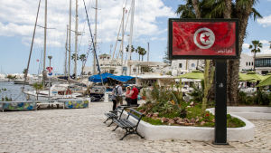 Turisten i Tunisien ser vanligen bara luxuösa hotell och marinor, men i vardagen gömmer sig många grymheter. Bild från gästhamnen i El Kantaoui i utkanten av Sousse. Gästhamnen i El Kantaoui i Sousse.