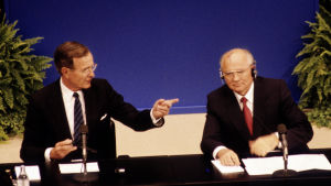 George H.W. Bush och Michail Gorbatjov i Helsingfors 1990. George Bush och Mihail Gorbatsov i Helsingfors 1990.