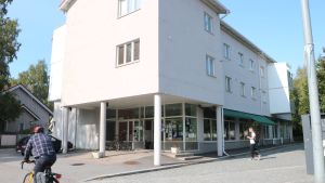 Taitopaikka-huset ligger i korsningen av Indiagatan och Tavastvägen i Arabiastranden. Taitopaikka-huset i Arabiastranden, Helsingfors.