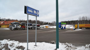 Parkeringsplatsen för långtradare i Karis. Parkering för långtradare i Karis.