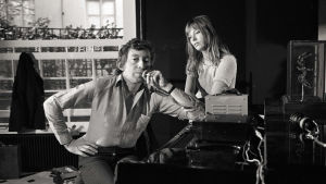 Serge Gainsbourg och Jane Birkin, ca 1969. Serge Gainsbourg och Jane Birkin vid pianot