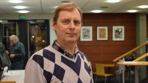 Mikael Sundberg tror att de två nya vargtikarna är fjolårsvalpar - men man får vänta och se vad DNA-analysen visar. Mikael Sundberg.