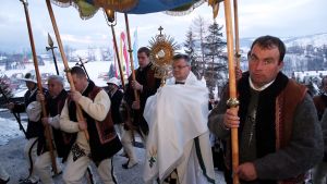 En traditionell kyrklig procession i södra Polen i samband med påskfirandet En traditionell procession i samband med påskfirandet i södra Polen
