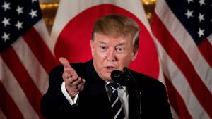Trump höll ett tal vid en mottagning för japanska företagsledare så fort han anlänt till Tokyo på lördagen. Trump höll ett tal vid en mottagning för japanska företagsledare så fort han anlänt till Tokyo på lördagen.