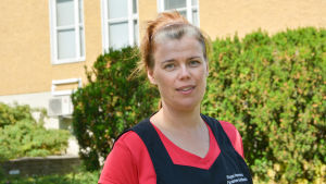 Yle Åboland följde med Rosita Friman under ett arbetspass inom hemvården i Pargas. Rosita Friman.
