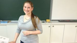 Mikaela Korin-Niemi undervisar tonåringar om bland annat sexualfrågor. Mikaela Korin-Niemi, biologilärare