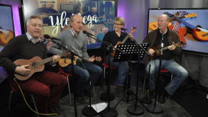 En kvartett från Grankulla Ukulele Sällskap - fr.v. Markus Jahnsson, Andy Jahnsson, Marina Lindholm och Peik Stenberg. Grankulla Ukulele Sällskap gästar Vår Musik i Yle Vega