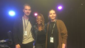 Tre basister på rad. Jonathan Bäckström, Divinity Roxx och Emilia Lindblom. Tre basister. Jonathan Bäckström, Divinity Roxx och Emilia Lindblom möttes på Musik och Talang 2017.