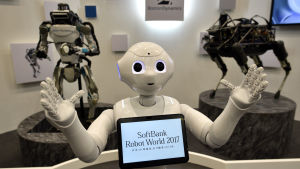 Pepper, gjord av Boston Dynamics, är här utställd på the 'SoftBank Robot World 2017' i Tokyo, Japan, 21.11.2017. Pepper, gjord av Boston Dynamics, är här utställd på the 'SoftBank Robot World 2017' i Tokyo, Japan, 21 november 2017.