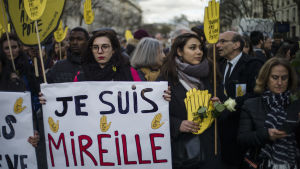 Tusentals Parisbor deltog i en tyst manifestation mot antisemitism efter mordet på Mireille Knoll Manifestation i Paris till minnet av den mördade judiska pensionären Mireille Knoll