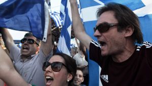 I Grekland har flera protester hållits under våren mot ett eventuellt namnbytet. Grekland protesterar mot att Makedonien får heta bara Makedonien.