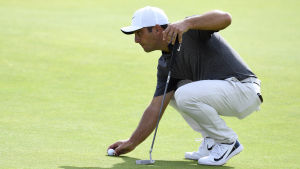 Francesco Molinari gick den sista rundan på 69 slag. Francesco Molinari gör sig redo att putta.