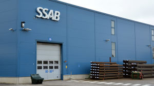 Fabriken i Lappvik är modern och har ett attraktivt läge - men om det finns köpare är en annan fråga. SSAB:s fabrik i Lappvik i Hangö.