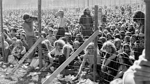 Ruisrock 1971. Ruisrock-festivaalin yleisöä vuonna 1971. Kuva Ruisrock-dokumenttielokuvasta.