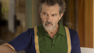 Med blick för bilder. Regissören Salvador Mallo iakktar sin omgivning på samma sätt som Pedro Almodóvar. Salvador Mallo spänner blicken i den han talar med.