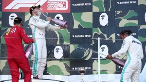 Det måste blir fler segrar om Bottas ska kunna utmana Hamilton. Bottas, Vettel och Hamilton sprutar champagne på prispallen.