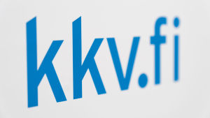 Både konsumenter och företag kan kontakta konsumentrådgivningen. Erikoislähikuva kkv.fi -logosta.