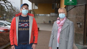 Sanna Simonen och Markus Östman kommer att ha danskortet fullt den kommande sommaren med alla bygglovsansökningar som kommit in till Pargas stad. Markus Östman och Sanna Simonen vid Pargas stadshus